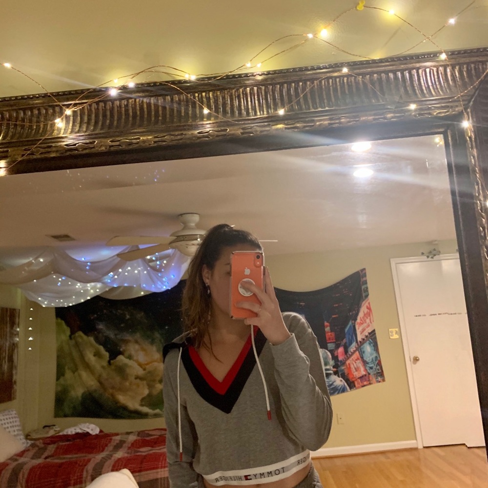 Tommy Hilfiger cropped sweatshirt